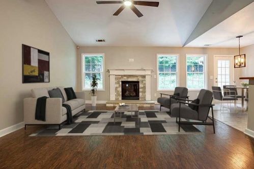 264 Laurel Oaks Ln, Jefferson, GA 30549-5592