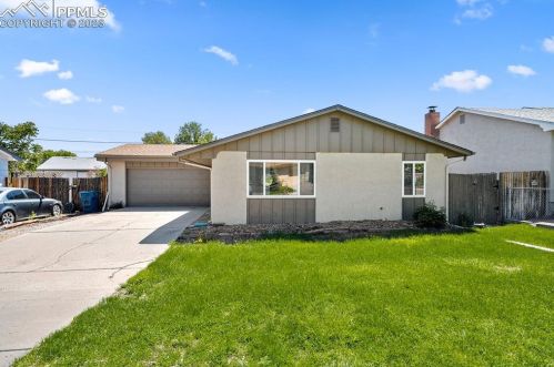 2040 Oakwood Ln, Pueblo CO  81005-2531 exterior