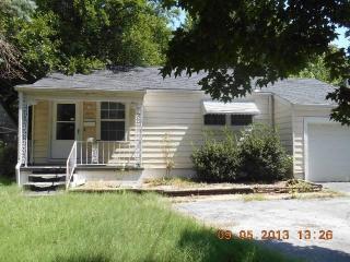 1876 Broadway Ave, Springfield MO  65803-1573 exterior