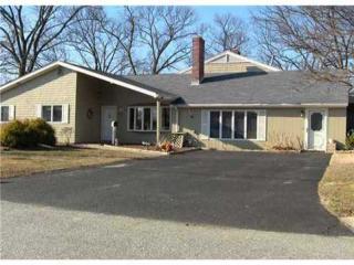 223 Richmond Dr, Warwick, RI 02888-1213