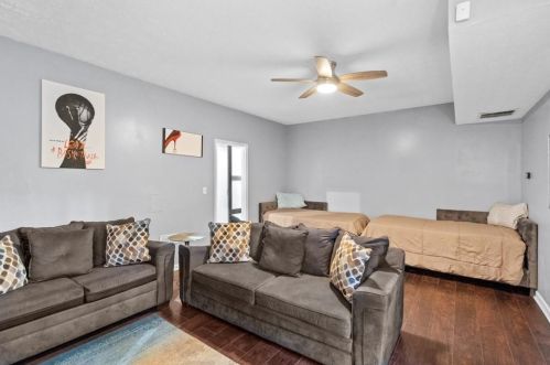 2856 Baker Ridge Dr, Atlanta GA  30318-7227 exterior