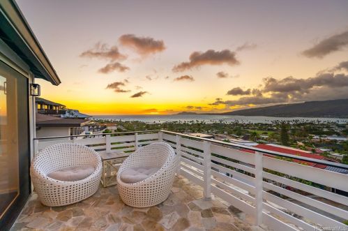 161 Polihale Pl, Honolulu, HI 96825-2121