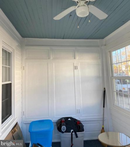 527 Schiller Ave, Trenton, NJ 08610-6029