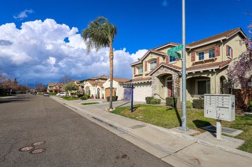 3100 Valdez Dr, Modesto, CA 95355-7910