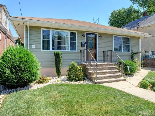 104 Fay St, Edison, NJ 08837-3322