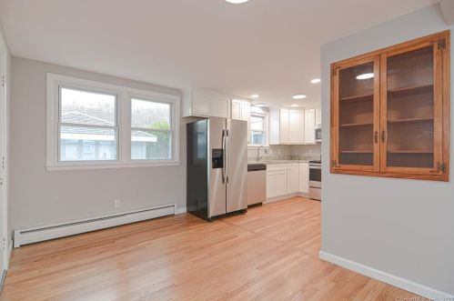 4 Clark Pl, Quaker Hill CT  06375-1204 exterior