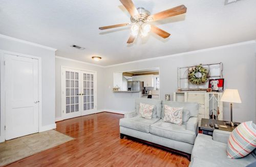 1105 Nottingham Dr, Angleton TX 77515-3518 exterior