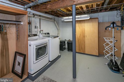 2 Heritage Ct, Trenton NJ 08628-3603 exterior