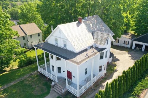 96 Old Main St, Lincoln, RI 02838-1614