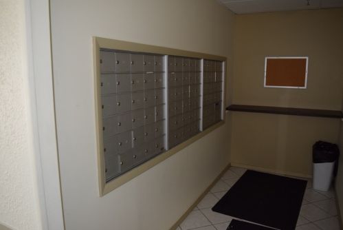 9098 Terrace Dr, Niles IL  60714-5810 exterior