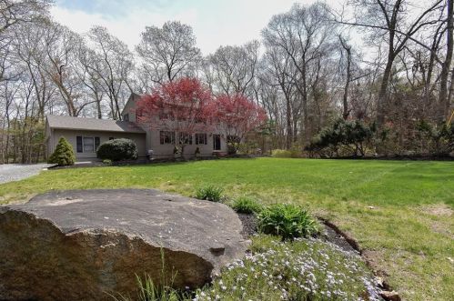 65 Oak Dell Cir, Warwick, RI 02818-1903