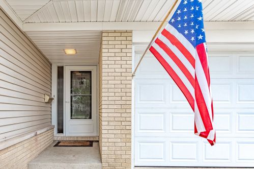 174 Ambleside Rd, Des Plaines, IL 60016-2653