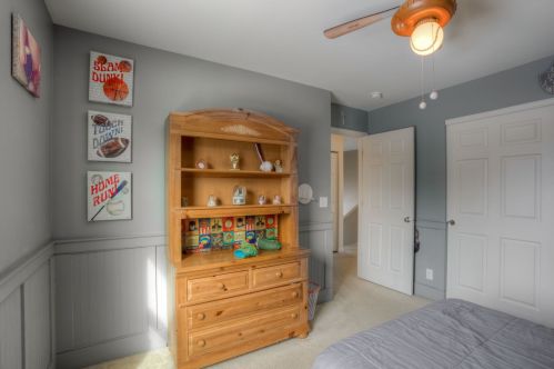 1600 Bristol Dr, Pingree Grove IL  60140-9038 exterior