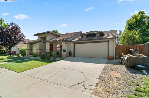1390 Winding Stream Dr, Livermore, CA 94551-8923