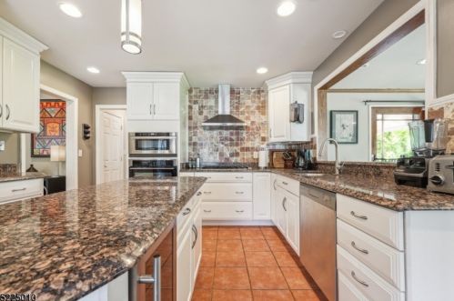 1 Lenox Ter, Town Center, NJ 07052-2623