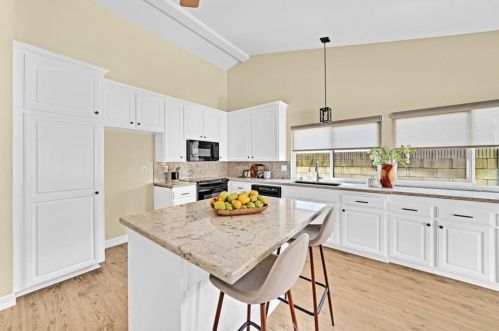 1617 Aspen St, Santa Ana CA  92705-6903 exterior