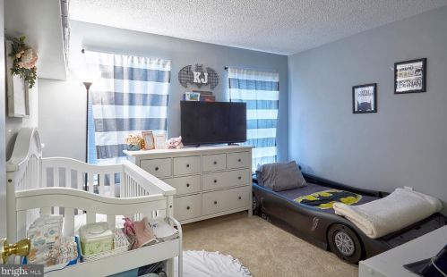 24 Cheverny Ct, Trenton NJ 08619-4718 exterior