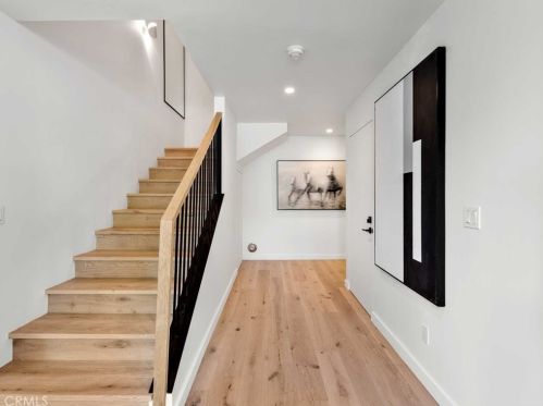 17252 Escalon Dr, Van Nuys CA  91436-4032 exterior