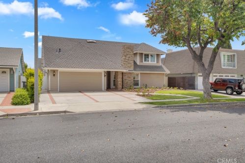 3962 Myra Ave, Los Alamitos, CA 90720-2245