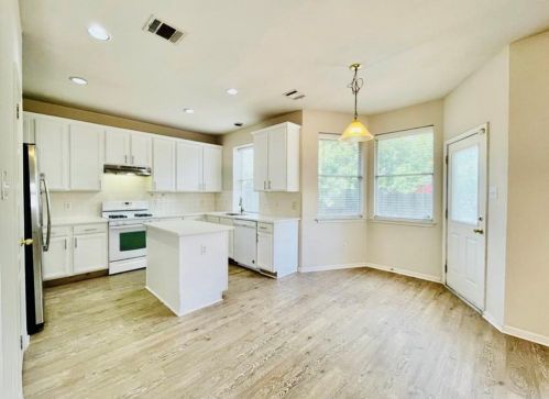 3720 Bratton Heights Dr, Austin TX  78728-3668 exterior