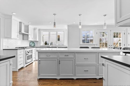 22 Rocks Rd, Norwalk, CT 06851-2921