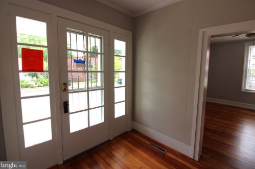 205 Piccadilly St, Edinburg, VA 22824-9705