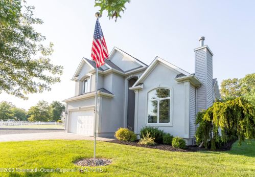 646 Lake Barnegat Dr, Lacey Township, NJ 08734-2136