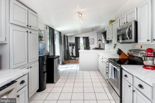 1217 Pine Ave, Shady Side MD 20764-9575 exterior