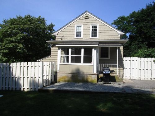 36 Phillip St, Coventry, RI 02816-7424
