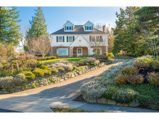 526 65th Ave, Portland, OR 97215-2037
