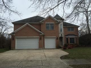 1679 Hertel Ln, Bannockburn, IL 60015-2042