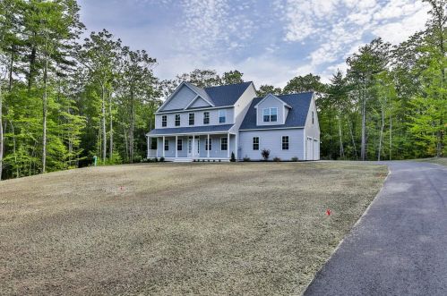 22 Countryside Dr, Brookline, NH 03033-4425