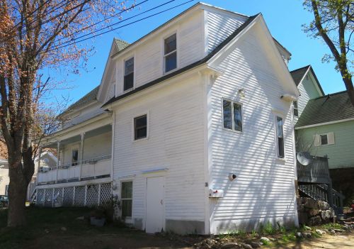 23 Locust St, Laconia, NH 03246-3552
