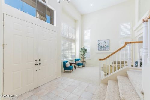 220 Shady Hills Ct, Simi Valley, CA 93065-6784