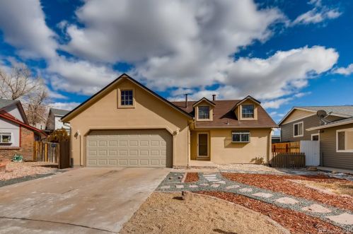 1640 Biscay Cir, Denver, CO 80011-5221