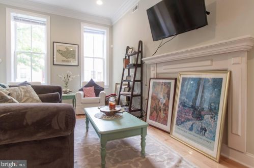 1822 Fairmount Ave, Philadelphia PA  19130-2814 exterior