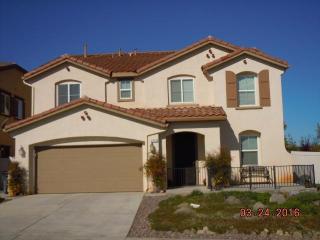 1453 Ponderosa Dr, Tehachapi, CA 93561-8989