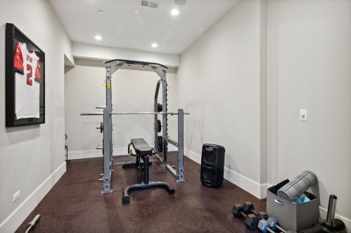 267 Middaugh Rd, Willowbrook IL  60514-1067 exterior