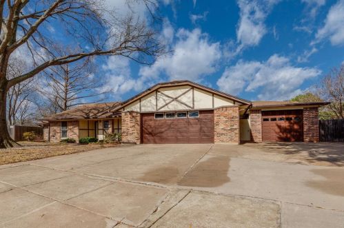 8405 Springhill Ct, Fort Worth, TX 76182-6134