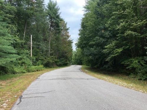 33 Apple Ln, Hollis, NH 03049-6311