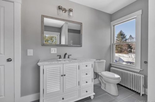 198 Meadow St, Huntington CT  06484-2265 exterior