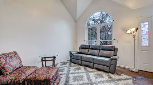 6870 Hampton Cir, Gurnee, IL 60031-4018