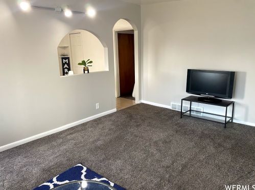 1331 8600, Sandy UT 84093-1367 exterior