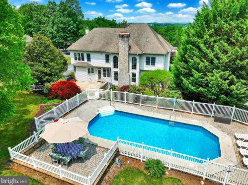 4470 Estate Dr, York, PA 17408-8876