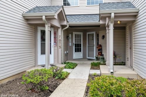 7077 Stratton Ln, Gurnee, IL 60031-5219