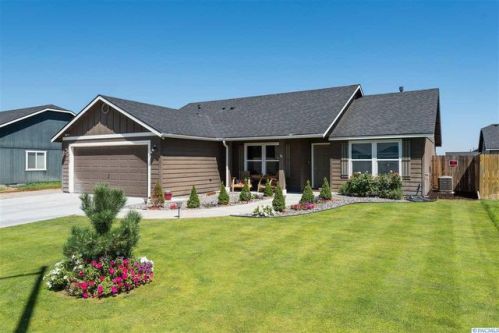 6115 Westport Ln, Pasco, WA 99301-7801