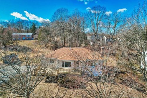 5 Walnut Ave, Huntington CT  06484-2913 exterior