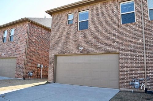 1428 Arapaho Dr, Carrollton TX 75010-3304 exterior