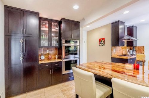 1151 Cedar St, Glendale CA  91207-1728 exterior