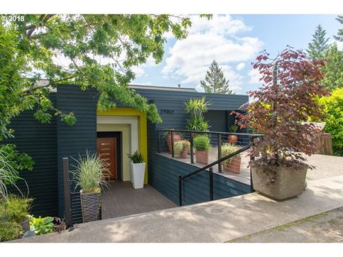 2980 Canterbury Ln, Portland, OR 97205-5808